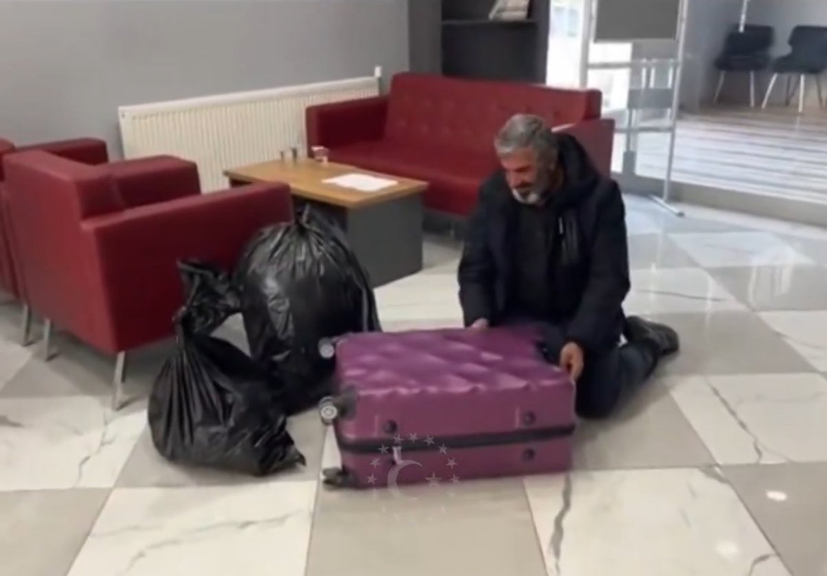 Rojin’in babasının şu cümlesi yüreğimi adeta burktu:

“Çocuklarım ağladığımı görüp üzülmesinler diye başka odaya girip tek başıma sessiz sessiz ağlıyorum!”

Tek başına da kalsan, kimse sesini duymasa da and olsun ki bu cinayeti asla gündemden düşürmeyeceğiz!

Bir kez daha gür