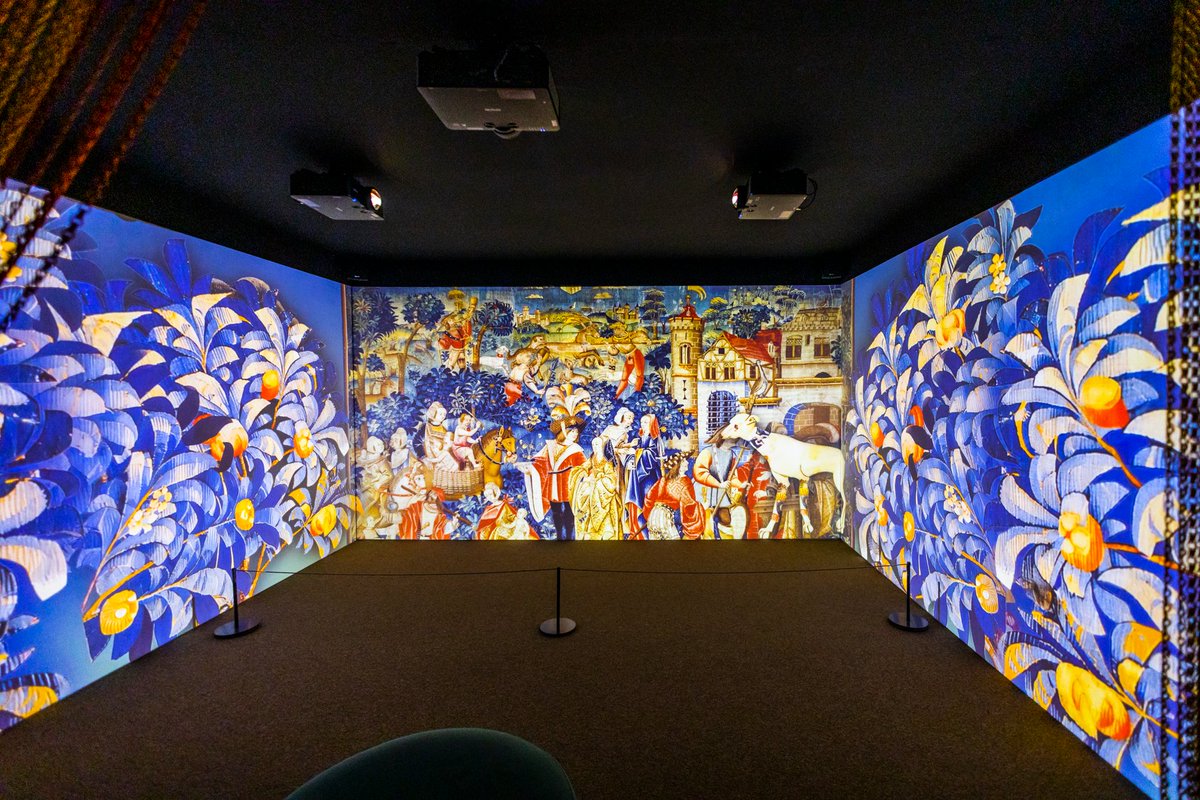 SINOCAvj's tweet photo. Projecció immersiva que he realitzat sobre els tapissos de Tournai per a l’#exposició “El poble gitano de Catalunya: història i cultura” al @mhistoriacat. 
#immersiveexperience #museu #immersive #digitalart #poblegitanomhc #historiadecatalunya https://t.co/PBsFAeZBYK