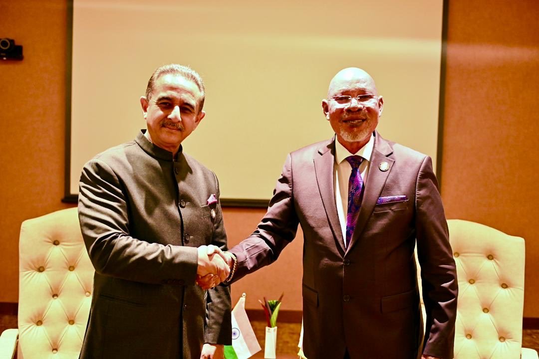 airnewsalerts's tweet image. Minister of State for External Affairs, Kirti Vardhan Singh @KVSinghMPGonda, meets Odongo Jeje Abubakhar, Minister of Foreign Affairs of the Republic of Uganda.
They hold productive discussions on strengthening and expanding partnerships across trade, defence, development…
