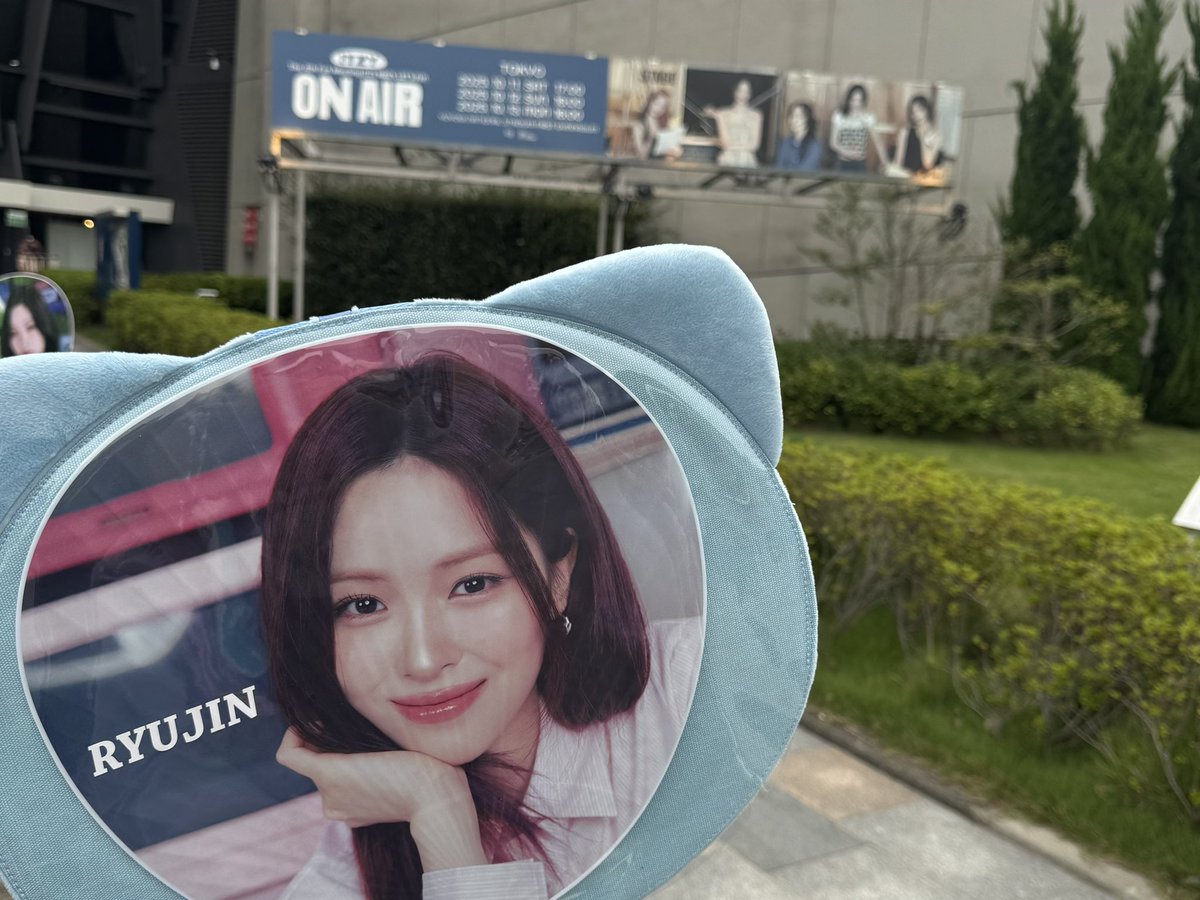 itzyo_zyo's tweet image. ITZY Fan Meeting &quot;ON AIR&quot;
・
・
・
まじで最高の2日間だった🥹
ITZYちゃんを生で見れたのもハイタッチ出来たのもみんなと掛け声できたのも全部本当に幸せだったよ〜🤍🕊
でも1人参戦寂しすぎたからMIDZY友達沢山作りたい！みなさん仲良くしてください😭🫶🏻

 #ITZY  #ITZY_ONAIR  #MIDZYと繋がりたい