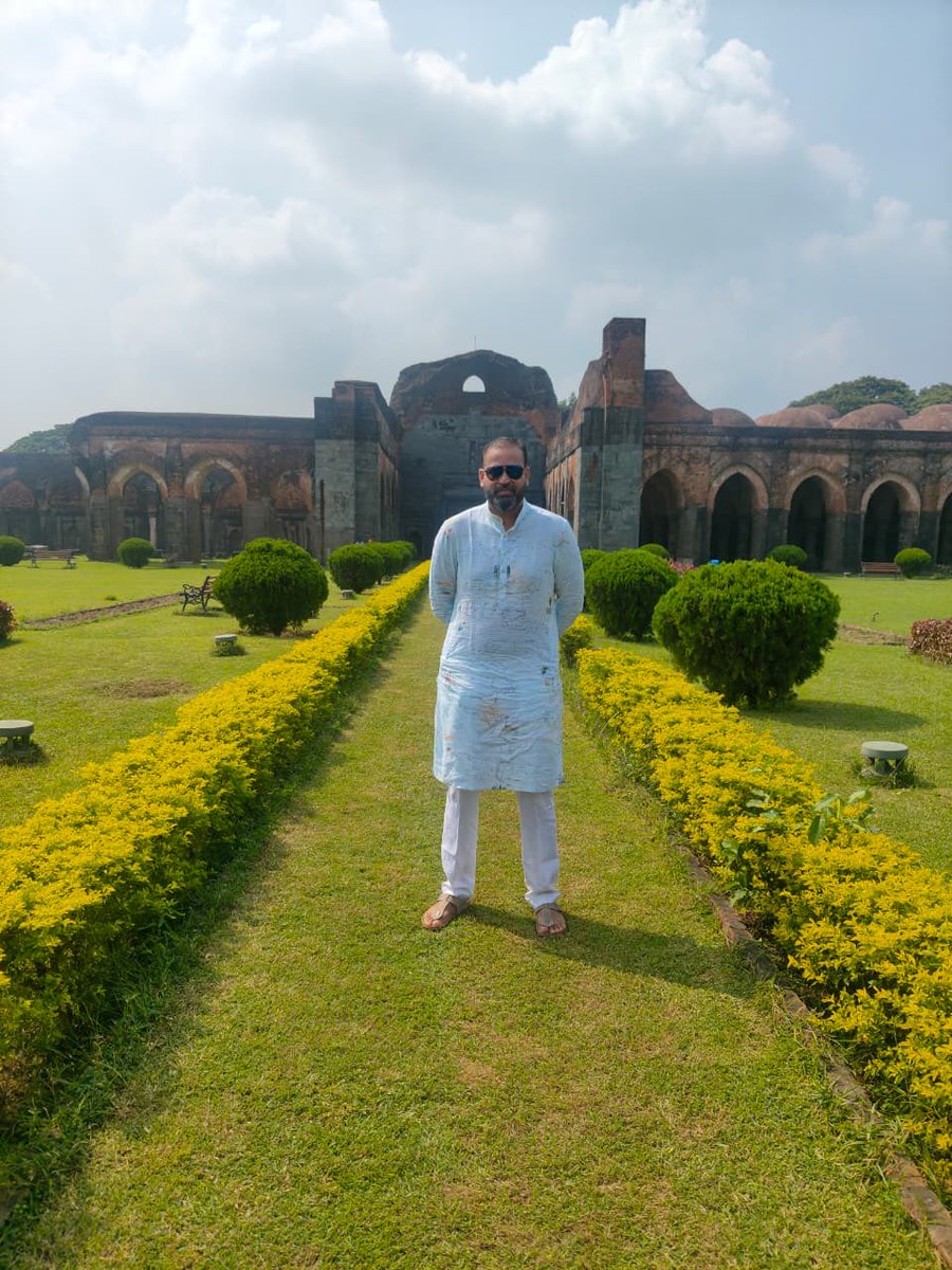 iamyusufpathan's tweet image. The Adina Mosque in Malda, West Bengal, is a historic mosque built in the 14th century by Sultan Sikandar Shah, the second ruler of the Ilyas Shahi dynasty. Constructed in 1373-1375 CE, it was the largest mosque in the Indian subcontinent during its time, showcasing the region's…