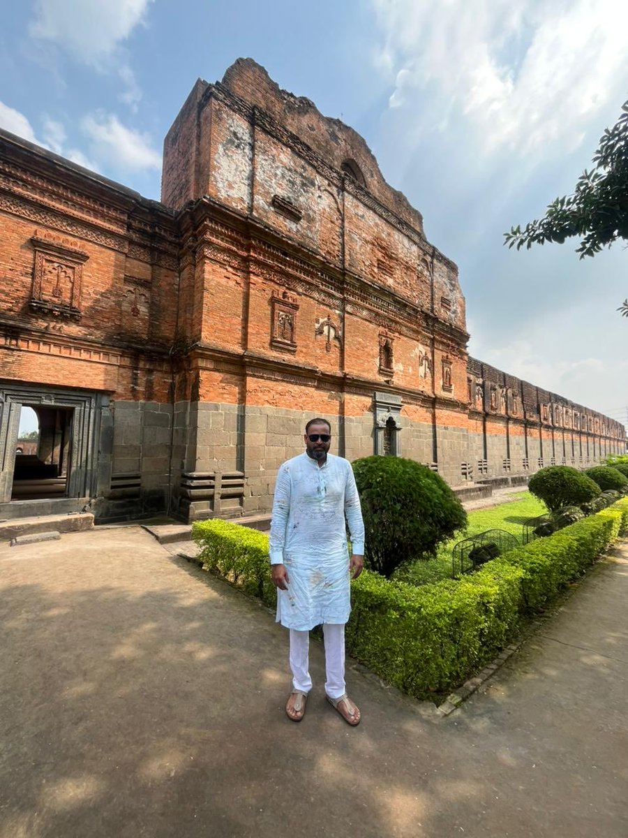 iamyusufpathan's tweet image. The Adina Mosque in Malda, West Bengal, is a historic mosque built in the 14th century by Sultan Sikandar Shah, the second ruler of the Ilyas Shahi dynasty. Constructed in 1373-1375 CE, it was the largest mosque in the Indian subcontinent during its time, showcasing the region's…