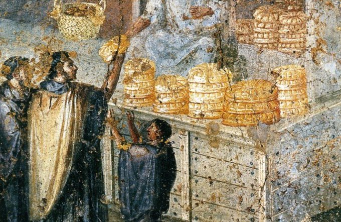 Pan viene de latín PANIS, de donde panadería, empanada, panificar y compañero  "Compañero" es quien comparte el pan, qué palabra tan hermosa

Hoy es el #DíaInternacionaldelPan 

¿Cuál te gusta más (con foto a ser posible!)?

Aquí unos pompeyanos comprando pan (fresco de Pompeya)