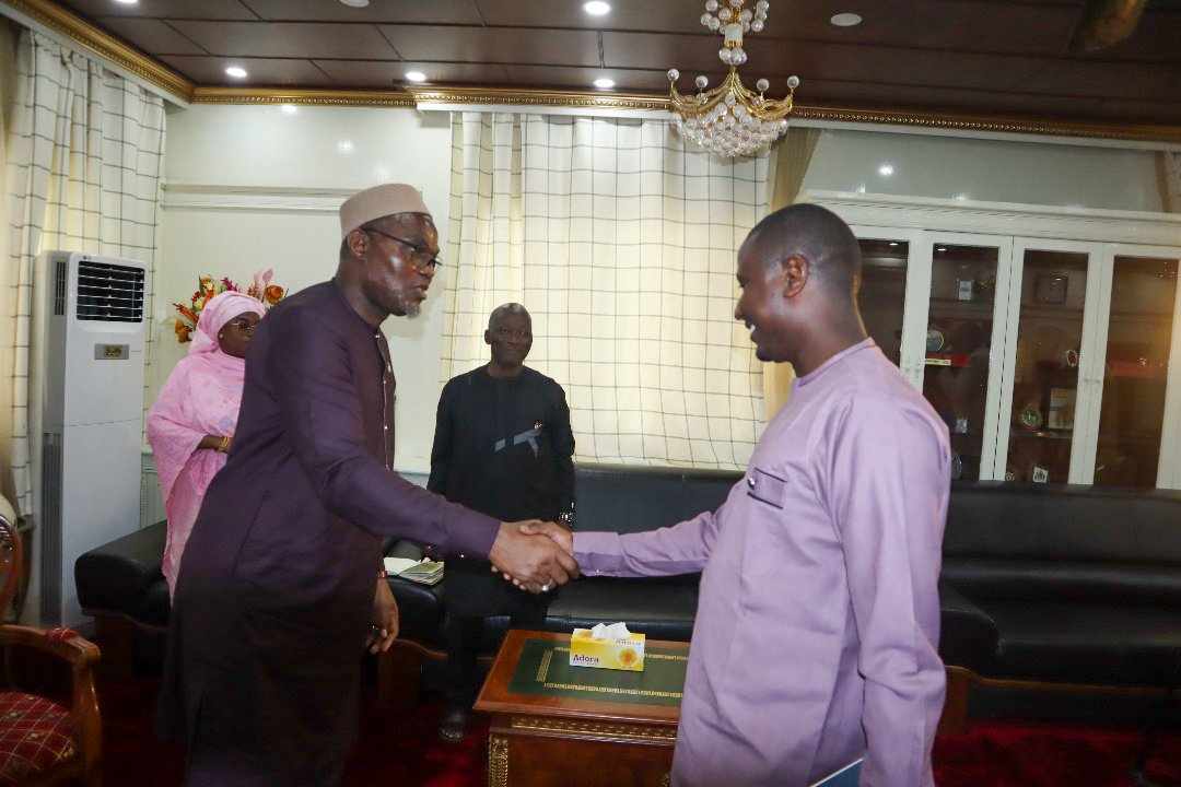 OVP_gm's tweet image. 𝐕𝐏 𝐉𝐚𝐥𝐥𝐨𝐰 commends the African Development Bank for its continued partnership during a mid-term review of the $6M Vulnerable Youth &amp;amp; Women Support Project.

He hailed the initiative as vital to empowering vulnerable groups &amp;amp; driving inclusive growth. 

#VPJallow #AfDB