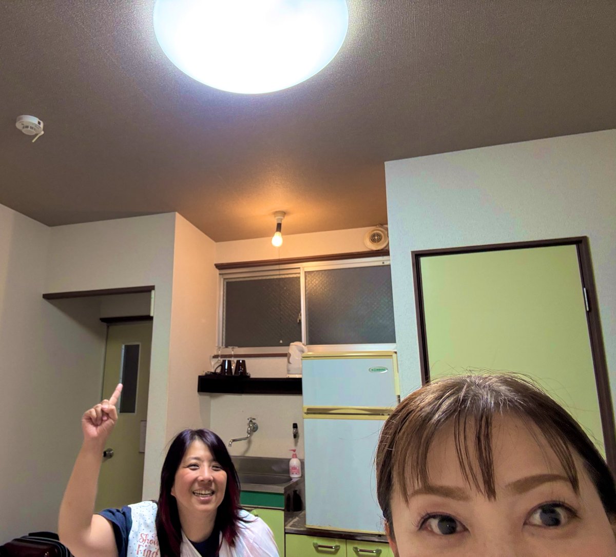 chippy3636's tweet photo. さて、京都に来ましたよ
Airbnbで見つけたお宿がまたアパートの一室で超ノスタルジック👀✨
今日から2泊よろしくお願いします🙏
そして大家さんにチャリンコ借りてご飯の買い出し😄やばい楽しい！ https://t.co/WJ2LMY77Zf
