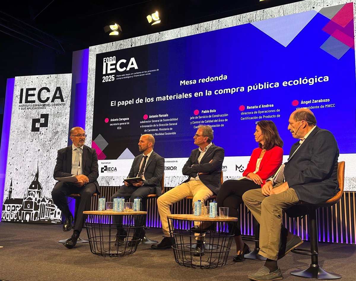 🟥 El director general de Oficemen, Aniceto Zaragoza, modera hoy la mesa redonda que ahonda en el papel de los materiales de construcción en la compra pública ecológica que está teniendo lugar en el marco de la celebración en Madrid del Foro IECA 2025.

🔗 jornadas.ieca.es/wp-content/upl…