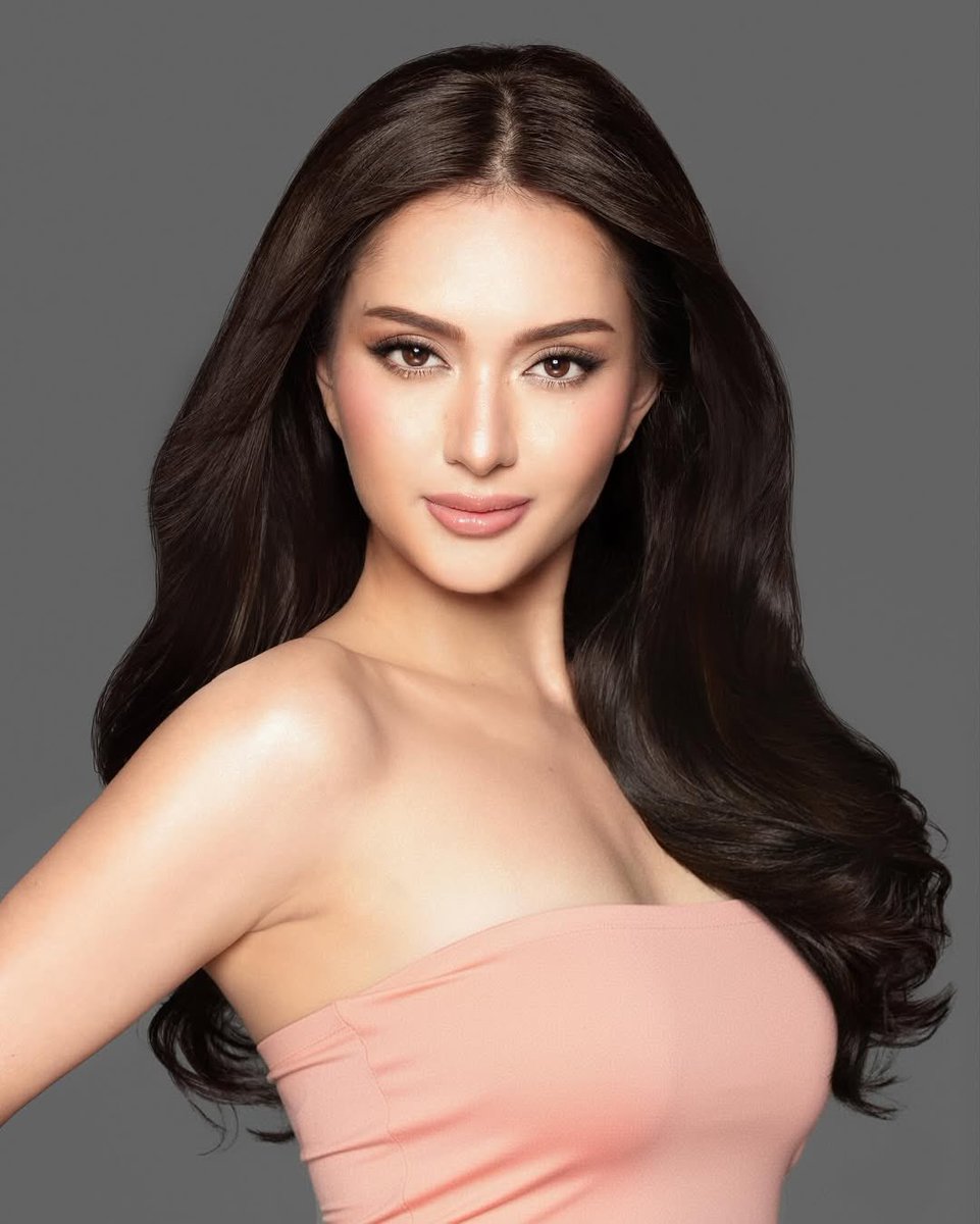 PageantPH's tweet image. Official headshot out! 😍 Donwload the MU Zetrix app now! ♥️

📸 sevenbarretto
abtkurniawan 
raymondmateoo
pattyyap 
magic ✨

#AHTI5A #AhtisaManalo #MissUniverse2025