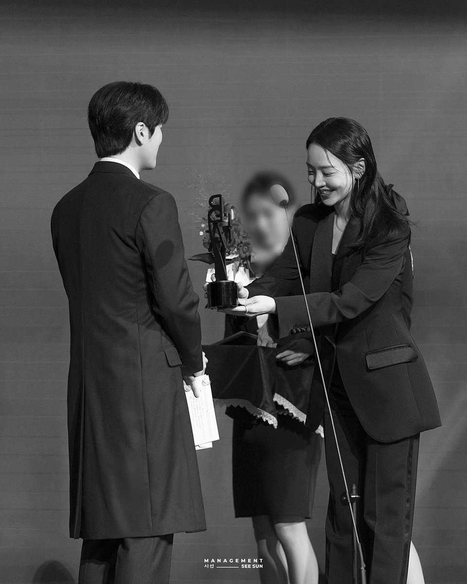 [251016]
Actress #ShinHyeSun's Company IG~ Buil Film Awards~🌺🏆

instagram.com/p/DP3UNb-kpmq/…

#이준혁 #LeeJunHyuk
#LeeJoonHyuk
