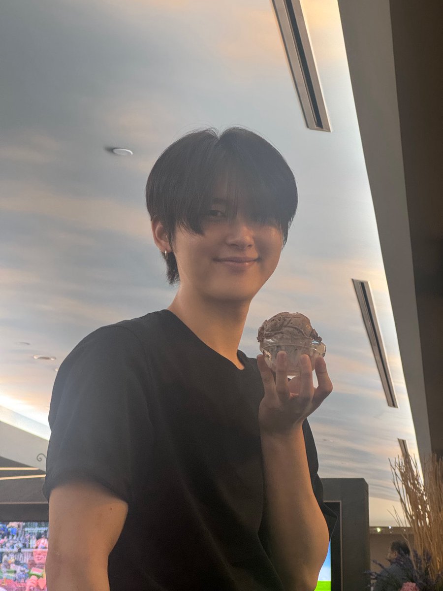 곰아디쿼카천재작곡요리사
우리 같이 사진 많이 찍자~~☺️🤩🥹
우빈이형 사랑행 생일축하행 행복해야행❤️❤️
#형준 #우빈 #크래비티
#HAPPYWOOBINDAY
#우카_아부지_생신_축하
#크래비티_북극곰아디_서우빈_생일