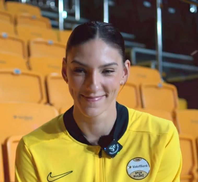 handeyle alakali en ufak seyde onun yuz hatlari ama en buyuk baladinos demistik