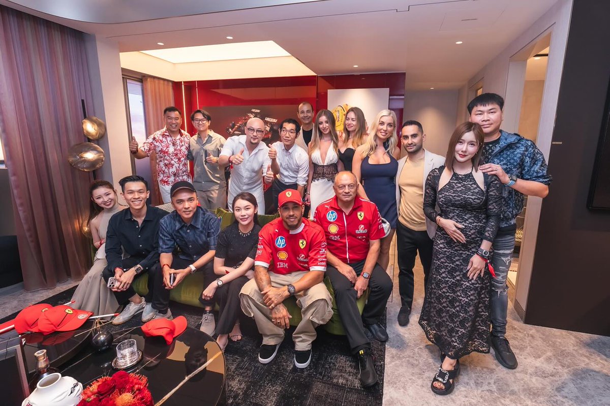 SirLewisLane's tweet photo. 😀🇸🇬

[📸：ferrari.singapore IG] https://t.co/Qe2LweZWWV
