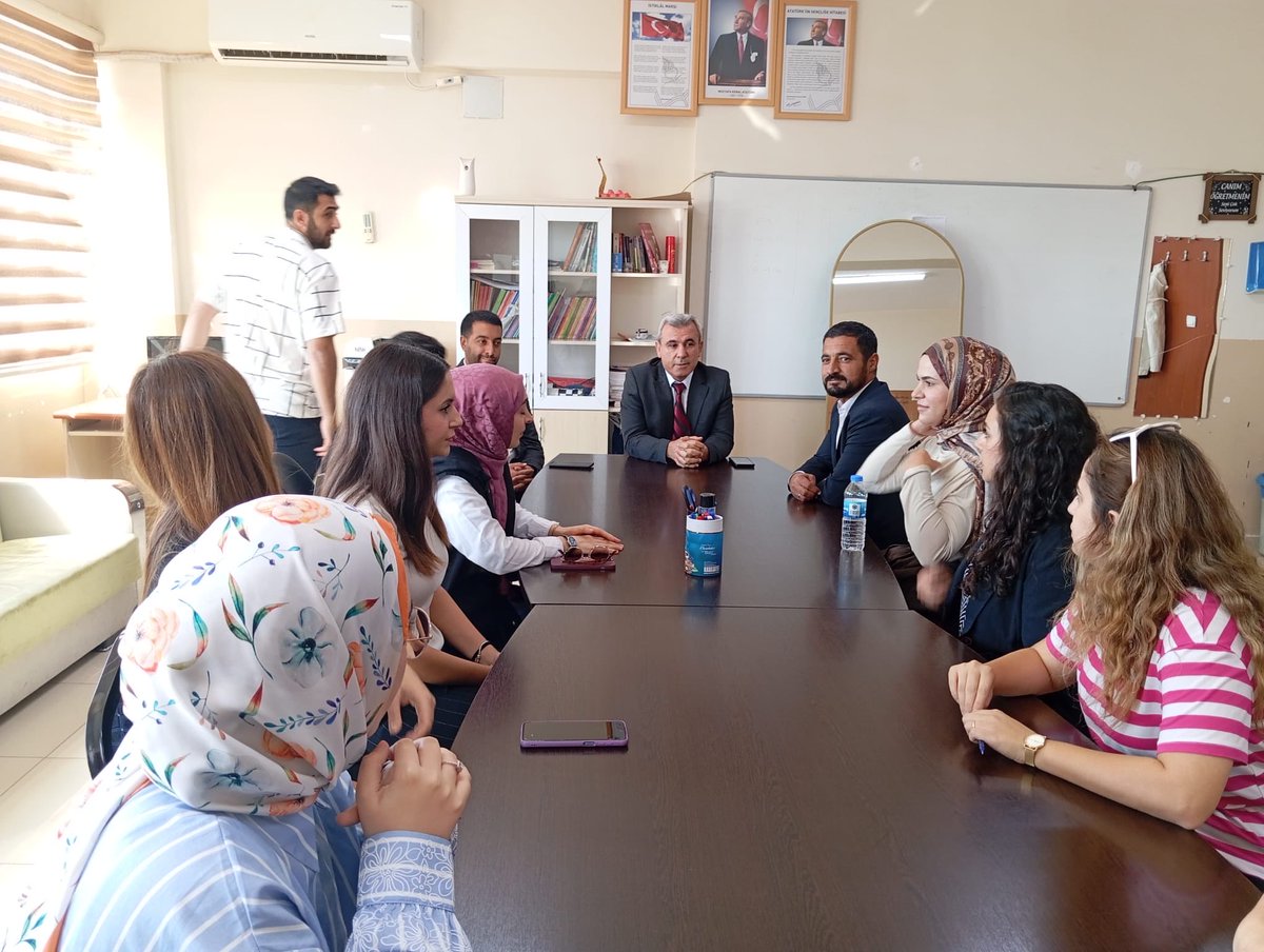 🎯 Eğitimde Birlik ve Motivasyon Buluşması

🔹İlçe Millî Eğitim Şube Müdürümüz Sayın Abdulhekim KARADAĞ, BİGEP (Başarıyı İzleme ve Geliştirme Projesi) kapsamında Pekmezli Çok Programlı Anadolu Lisesi ve Güneren Anadolu Lisesi’ni ziyaret etti.