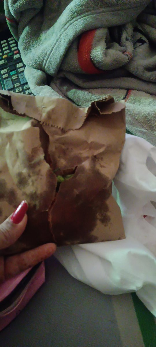 sviteealag's tweet image. @Swiggy @SwiggyCares when sharing is caring 😂😂
Please don't bother to call me or DM me I don't need any refund but I had ordered paneer pakode today and I received packet like this how do you expect me to count how many pieces were eaten 😂😂
