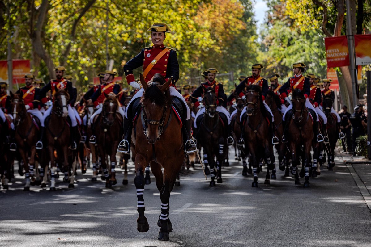 interiorgob's tweet image. 🇪🇸 #Recap del Día de la Fiesta Nacional

🎖️ Orgullo, tradición y servicio a #España

👮‍♂️ Estos son algunos de los mejores momentos de @policia y @guardiacivil durante el desfile del #12O.

👇 ¡No te los pierdas! #DFN25