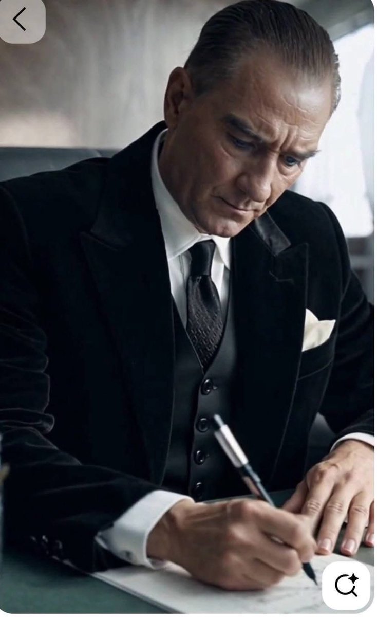 Gazi Mustafa Kemal ATATÜRK...❗🇹🇷 💙

Yazmış olduğu "NUTUK" isimli kitabın'da...
"ÖZET" olarak şu mesajı veriyordu...

            "Su uyur, düşman uyumaz"

Ve ülkenin topraklarına göz koyan düşmanlar,  sadece, sınırlar ötesin'de değil.. Ülkenin için'de yaşayıp, sana dost görünen