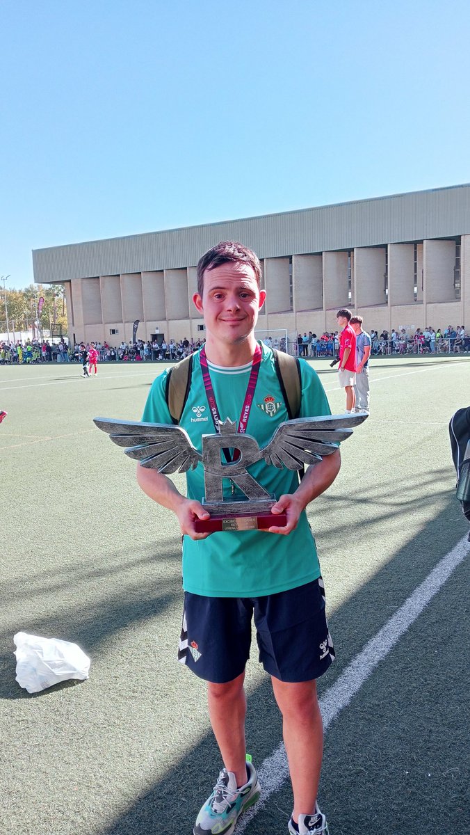 Que bonito es Celebrar el derbi y ganar la Reyes Cup  <a href="/penachicharron2/">Peña El Chicharrón</a> <a href="/BETISMAN1907/">Betisman</a> <a href="/andreamoreno26_/">• Andrea</a> <a href="/juliansevilla/">Julio Cabello</a> <a href="/anitapereaperez/">Ana Isabel Perea</a> <a href="/gafilla_lopez/">rafa</a>