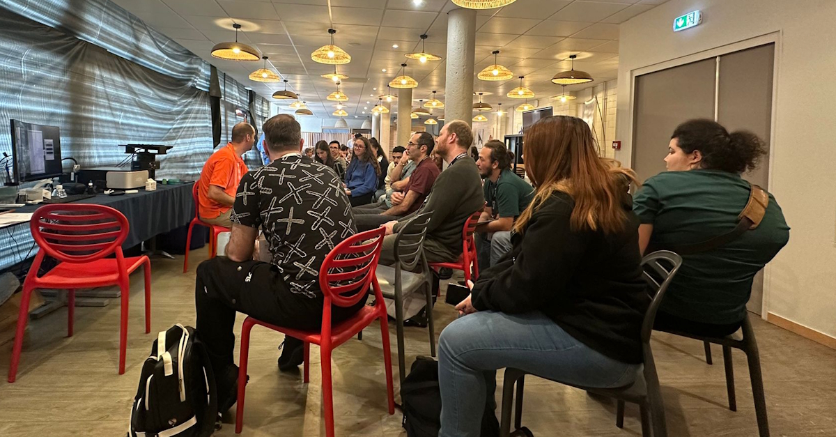 confocal_nl's tweet image. Full house at our @GDR_ImaBio @CNRS #MiFoBio2025 workshops!

It’s inspiring to see so many scientists engaging and even bringing their own samples to test the AION confocal system live.

Join us and experience how our systems enable you to image faster and deeper into living…