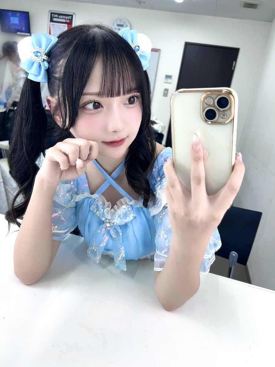 鏡の前でセルフィー ♡