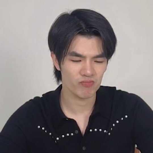 แล้วพี่ตี๋เมื่อไหร่จะตอบเมนชั่นหมวยจ๊ะ ตอบแต่คนอื่น เชอะ