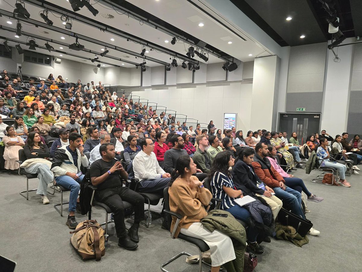 lambdatesting's tweet image. Connecting with the community is always an inspiring experience! 💖
Swipe through the highlights of QA Summit London 2025, where LambdaTest proudly sponsored this incredible event, led by Rahul Shetty. The session dove deep into #AI in testing, #LLM automation, and the evolving…