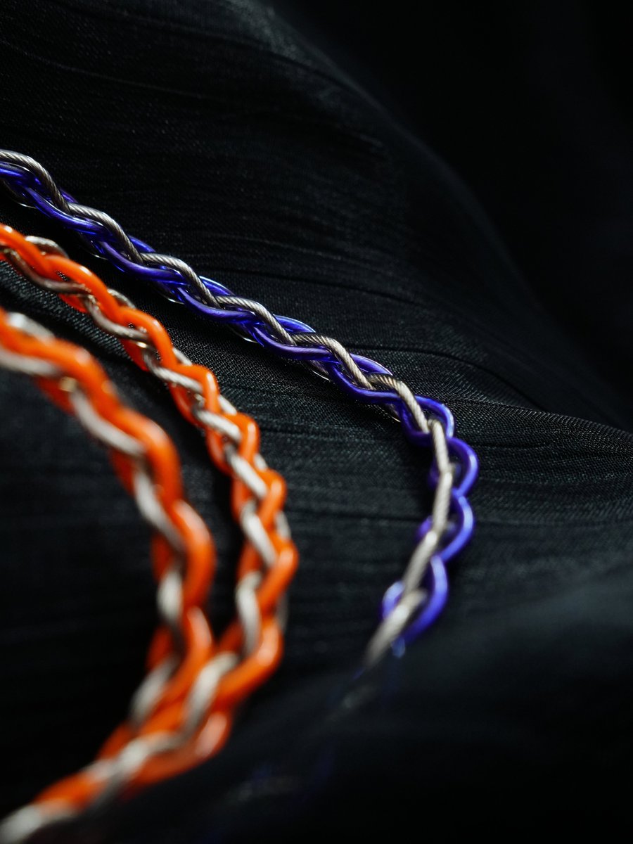 AEHiFi_JP's tweet image. 🥳【Harmonic Empire XiaoQiao】🔥

✨Featuring a precision-tuned dynamic driver, 1DD in-ear headphones
✨Comfortable ergonomic design
✨Attractive metal faceplate and resin housing
#HIFI #audiophile #cables #headphones #music

👇Discover more :
aehifi.com/products/harmo…