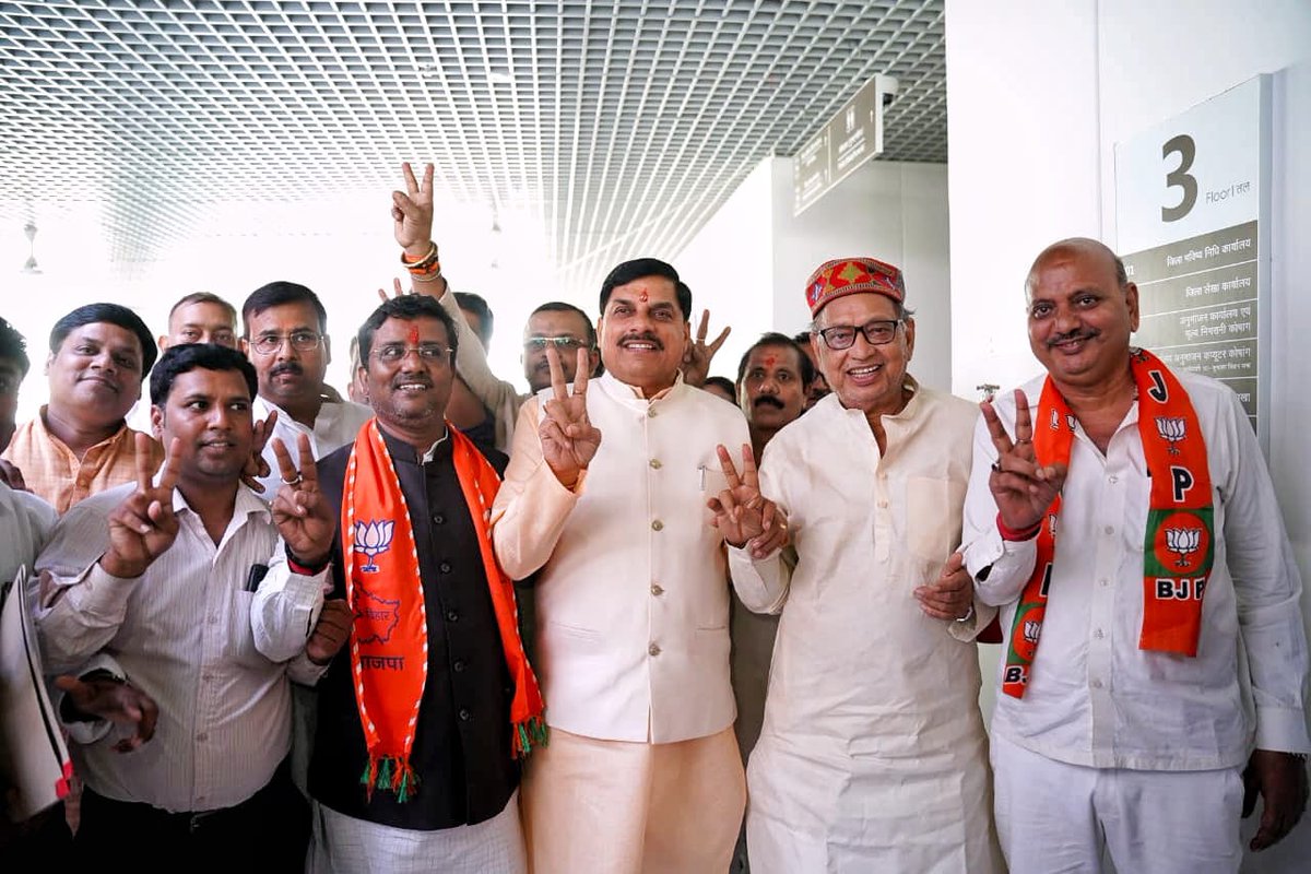 बिहार में फिर NDA सरकार...

जिस प्रकार से आदरणीय प्रधानमंत्री श्री <a href="/narendramodi/">Narendra Modi</a> जी के नेतृत्व में देश की दशा व दिशा बदली है और बिहार ने विकास की नई ऊंचाइयों को हासिल किया है, उसको देखते हुए बिहार की जनता पुनः विजय के नए संकल्प के साथ आगे बढ़ चुकी है।

आज पटना के कुम्हरार