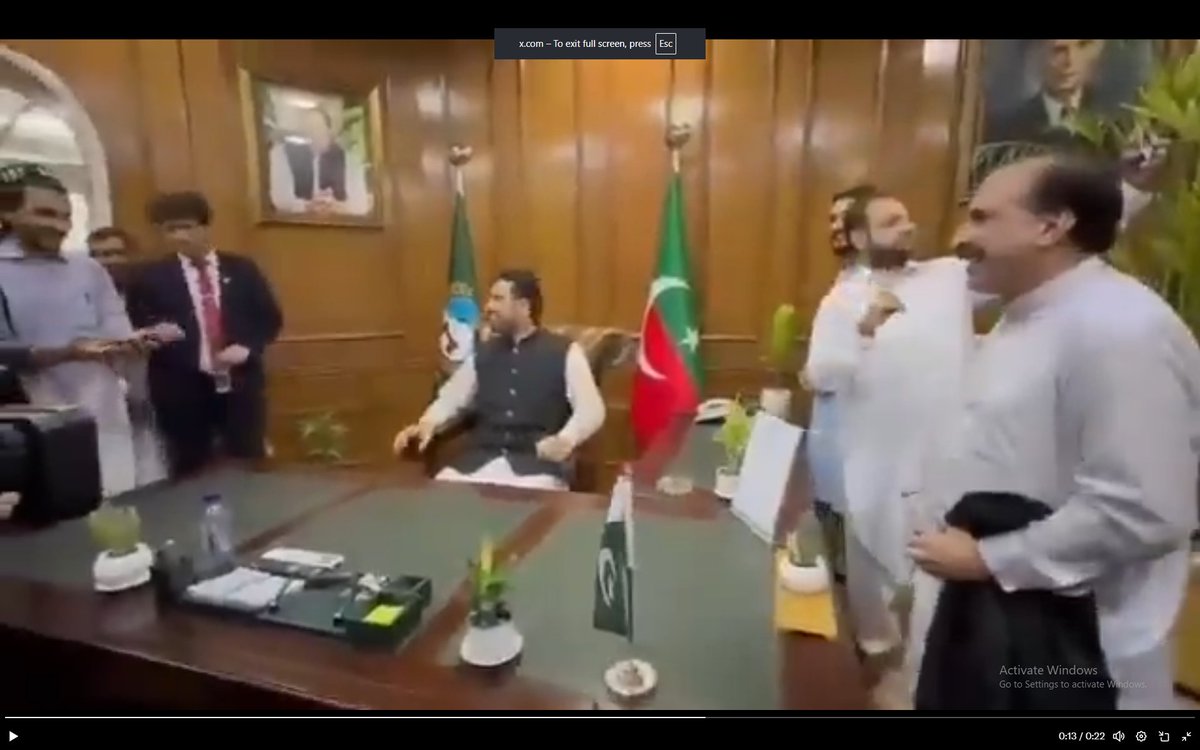 CenturyStudio2's tweet photo. @chsandhilaa آنکھوں سے جہاں ہوتا ہے یہ ٹیبل پہ کیا ہے https://t.co/qQXE80JwOU