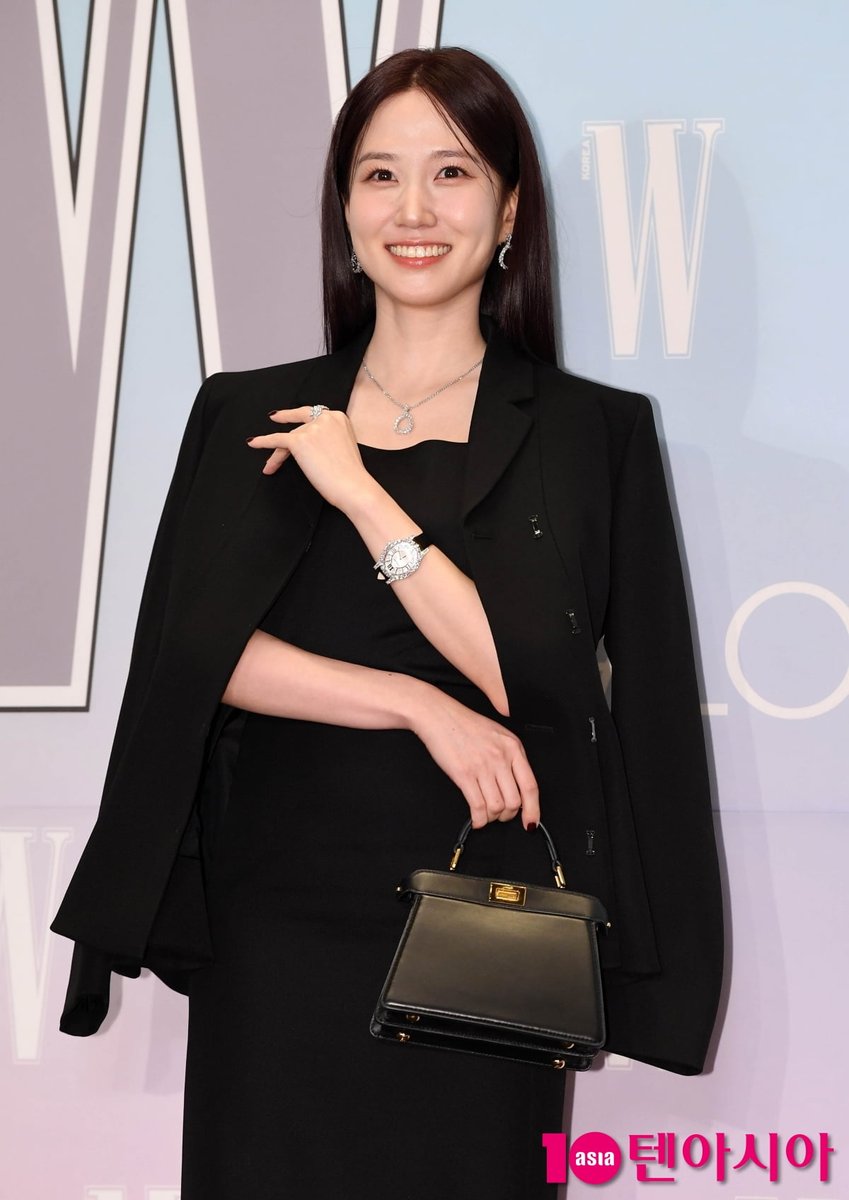 행사 포토월에 선 박은빈