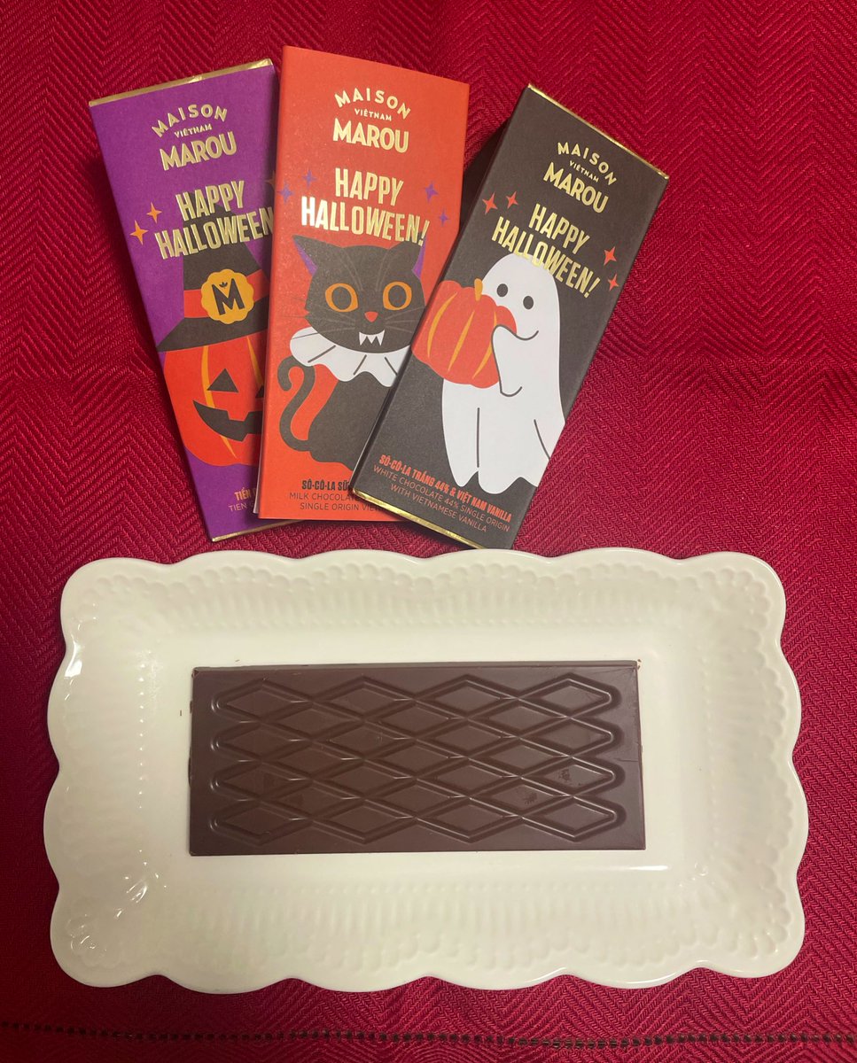 sada20240410's tweet photo. 上司からのお土産 
いただきま〜す🎃😋

#MAROU  #ベトナム🇻🇳
#チョコレート🍫 
#MarouFaiseursdeChocolat #BEANtoBar 🥭
#おやつ #ハロウィン 👻
#コーヒータイム ☕️ https://t.co/t51l8V8kUk