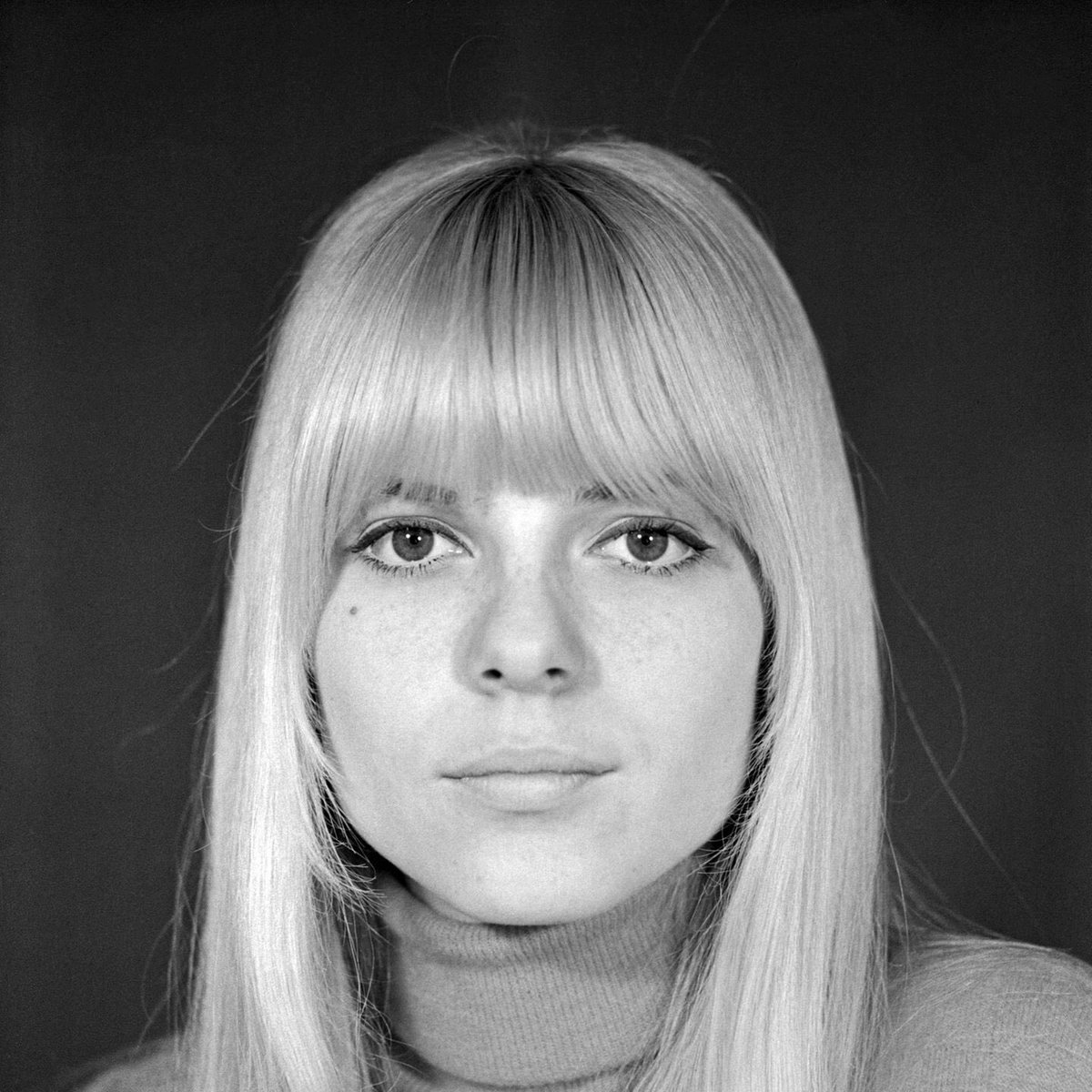 France Gall - diagnosed with breast cancer  in 1993 at the age of 46

Vorsorge kann Leben retten!
#BreastCancer #Vorsorge #FuckCancer