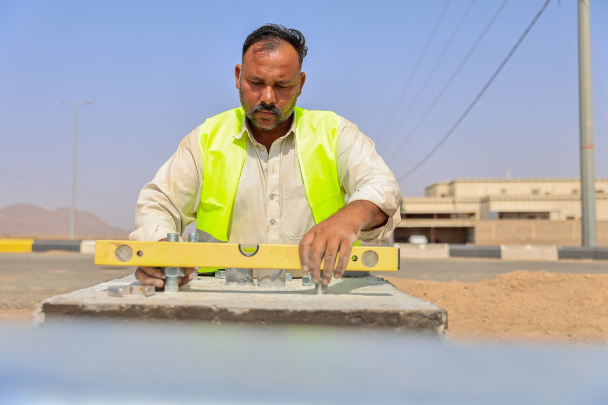 b_alshnan's tweet photo. أعمال ومشاريع  🏗️ |

استمرارًا لجهودنا في تحسين المشهد الحضري 
وتعزيز جودة الحياة 🌃
بدء أعمال إنارة عدد من الشوارع الداخلية في 
مخطط الإزدهار ضمن خطة تطوير الأحياء ورفع 
مستوى السلامة والخدمات للسكان 💡✨

#الشنان_أجمل 
#أمانة_منطقة_حائل 
#بلدية_محافظة_الشنان https://t.co/x5h5lpnHtC