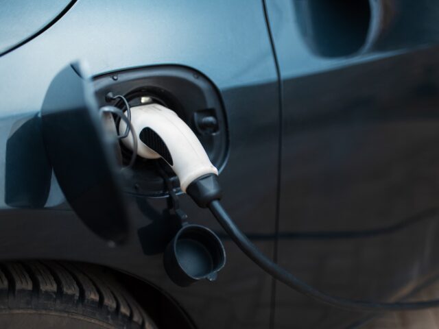 EVFleetWorld's tweet image. Plug-in hybrids pollute almost as much as petrol cars, according to new data from the EU. #PluginHybrids #Transport&amp;amp;ampEnvironment
evfleetworld.co.uk/?p=63819
