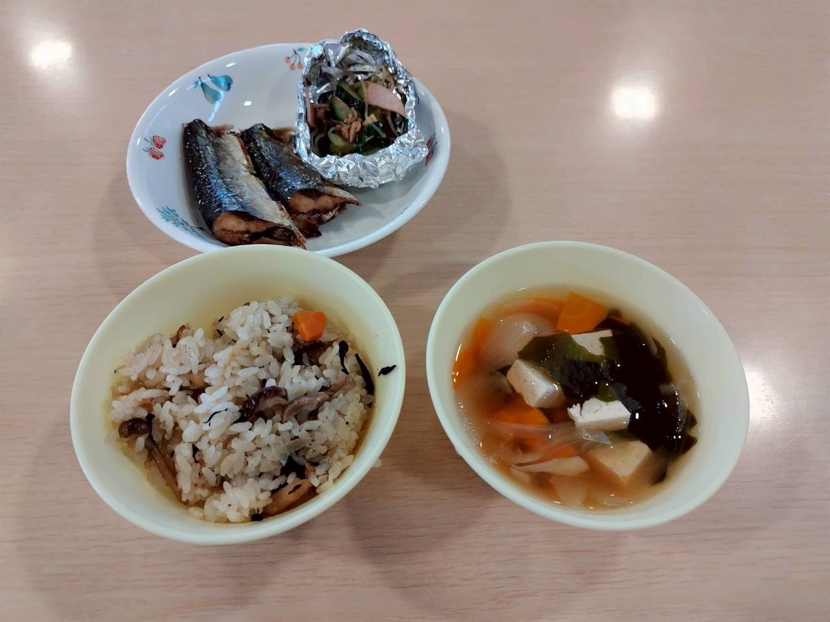 sgubbskai's tweet photo. 10月12日（日）
あすかの森認定子ども園　ななかま堂
今回の子ども食堂では、外遊びや制作、卓上遊びなどを行いました。当日は気温が低く、寒かったため、殆どの子どもたちが室内で遊んでいました。今回の子ども食堂の人数はいつもよりも少なかったですが、当日は子どもたちの元気な声で賑わいました。 https://t.co/Y2I6jxBwU9