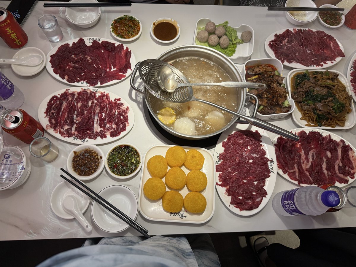 TaylorLing25's tweet photo. @B_hundred_Hyun 이 차오산 소고기 훠궈는 정말 맛있다. https://t.co/Xxn9QH2hEY