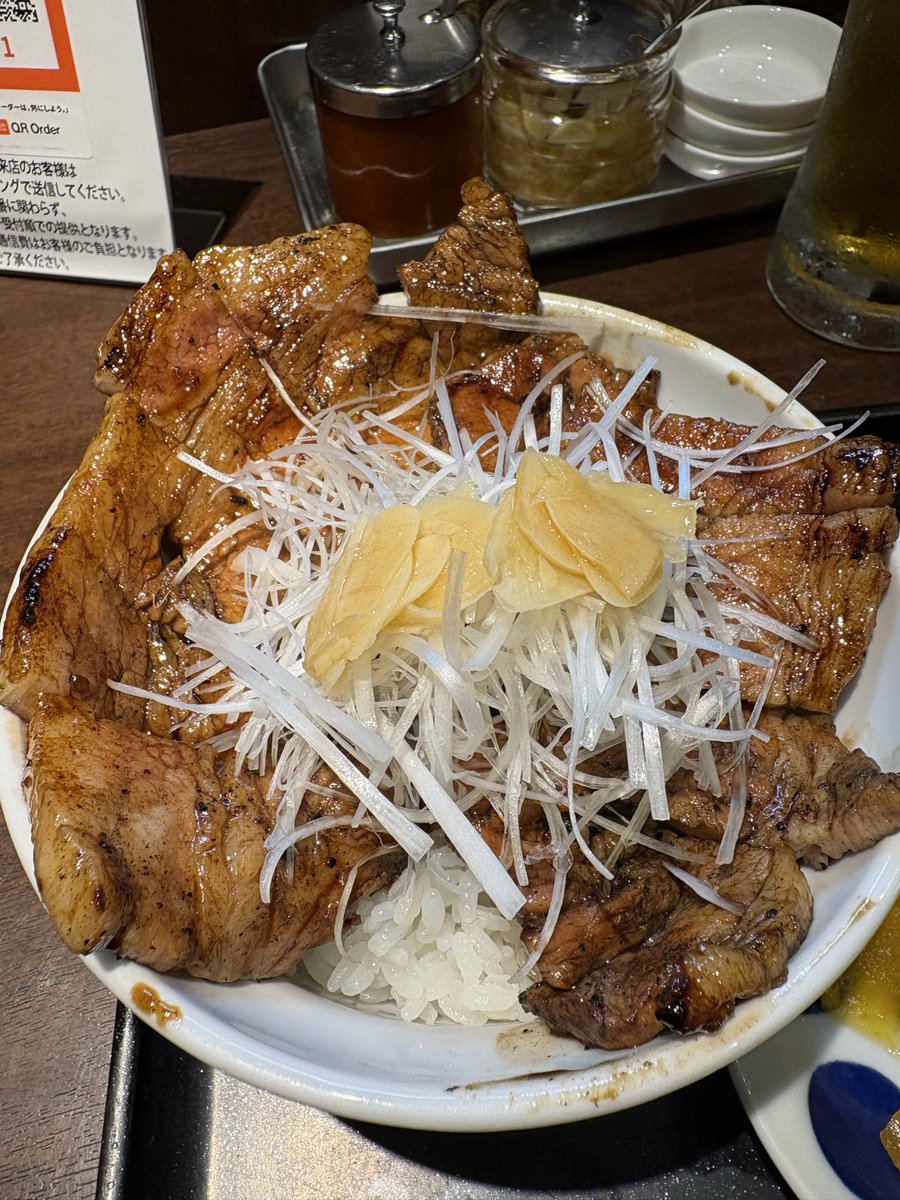 stars0827's tweet image. こんにちは😃ずっと降ったり止んだりの天気ですね😓お昼は十勝の豚丼、なまらうまいっしょ！でした😋