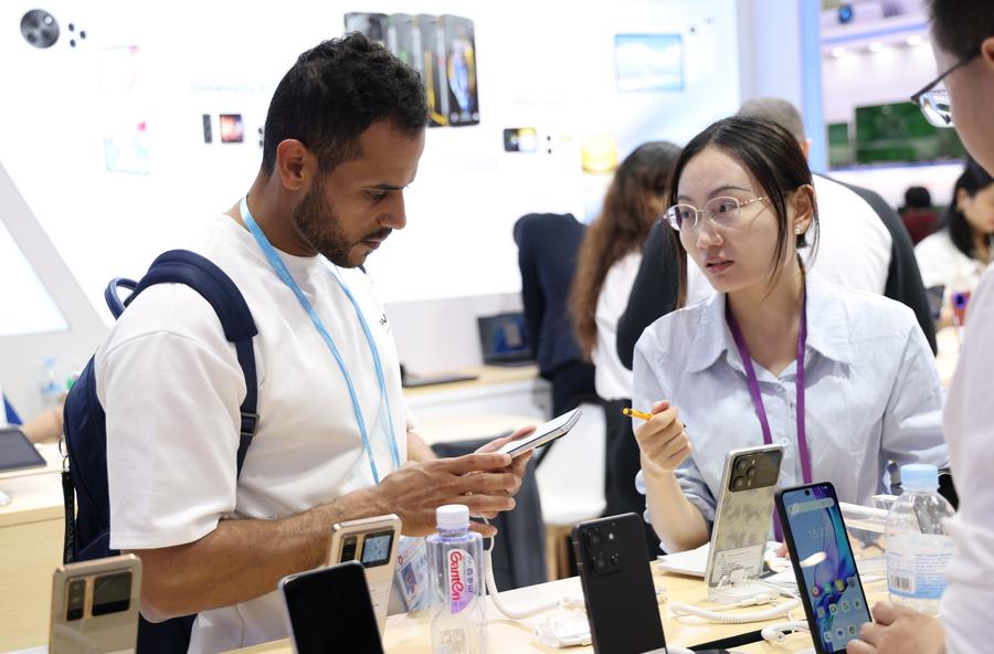 The 138th edition of the China Import and Export Fair, also known as the Canton Fair, started on Wednesday, with the number of exhibitors exceeding 32,000, a record high.
english.cctv.com/2025/10/16/ART…
