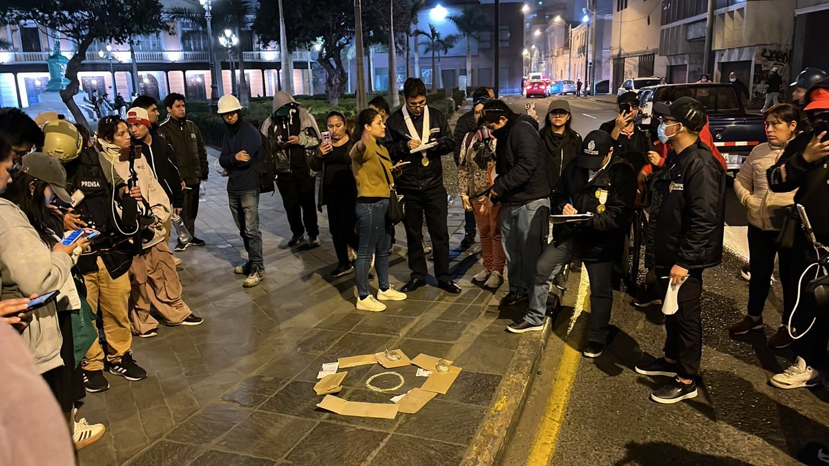 Otra familia más destrozada..!!
Porque siguen asesinandonos por ejercer nuestro derecho a la protesta, renuncia Jeri y todo el congreso corrupto...!!
Así como mi hermano #Inti, ahora tenemos otro compañero cruelmente asesinado🥺 #14N