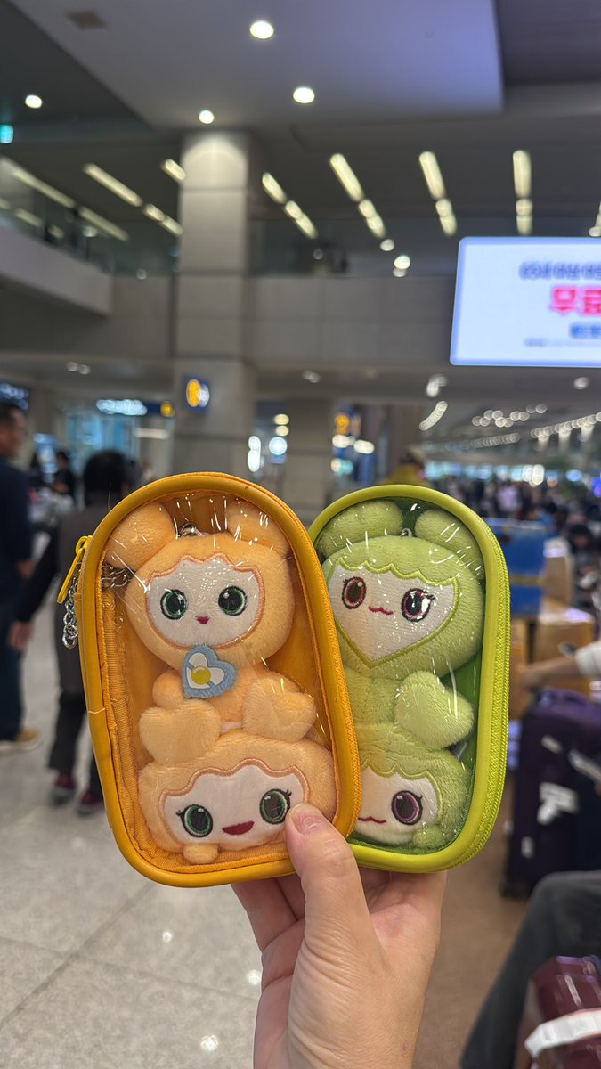 emmaannel's tweet photo. 感謝幫我轉發的一次朋朋們
對方是個年輕的挪威美眉醫師
本來一開始大使館職員幫我聯絡到她朋友說要來大使館換
後來等了一陣子突然變成他搭五點的飛機叫我去機場換

雖然一肚子怨氣但還好行李拿回來了🥹🥹
真的是被搞一個行程直接少一天 https://t.co/SAr37afCYk