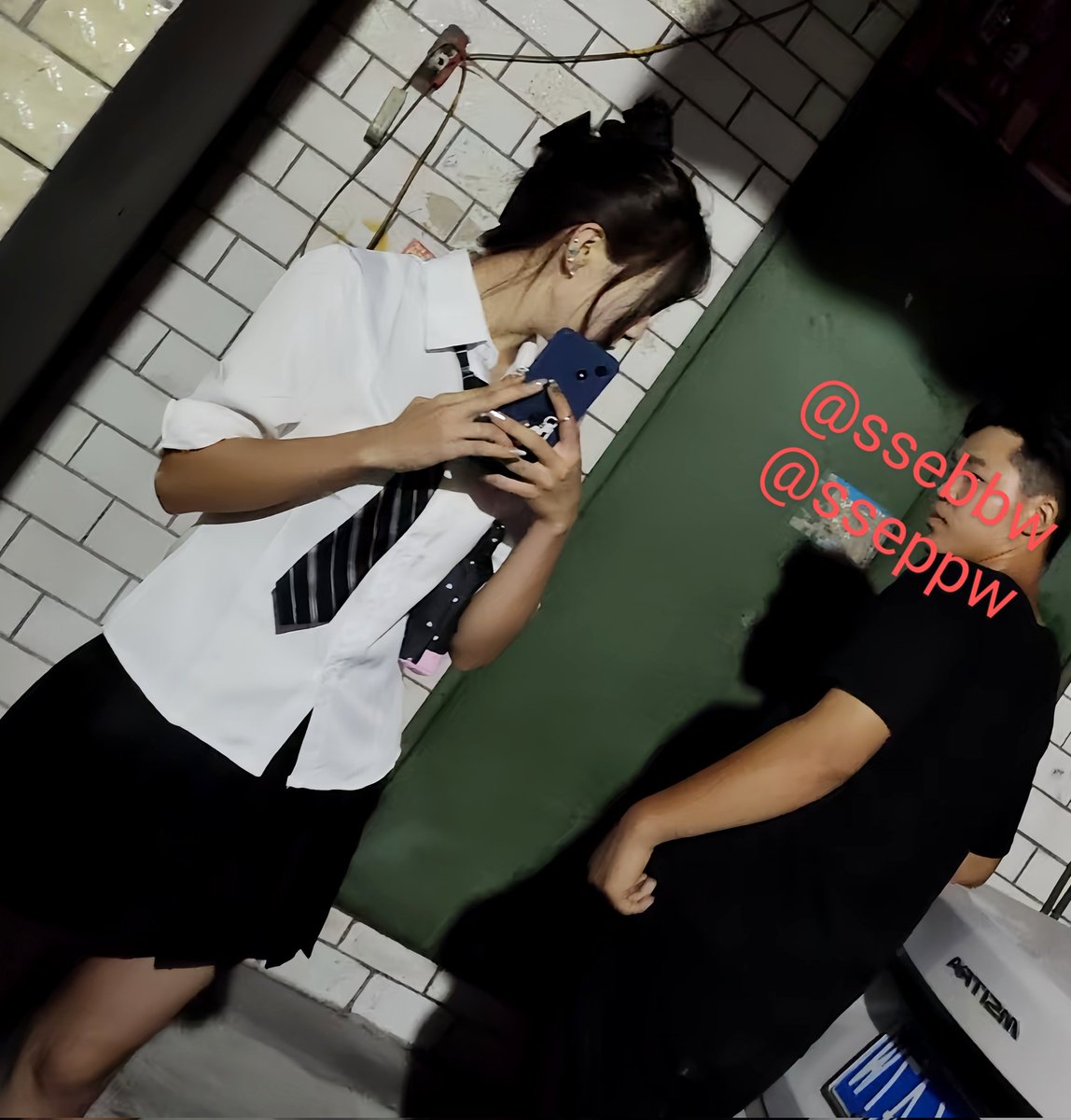 广西南宁小姐姐每天晚上站在门口等男友,街坊都在背后议论,说男朋友不要她导致精神失常,每天晚上只要有男的路过,不管老少,她都会把对方当作男朋友,叫人回家。有一些好心的兄弟见她可怜,都会拿点💰资助一下。
地址在评论区,得闲的好心人可以去帮帮她! https://t.co/QURF31ztWO