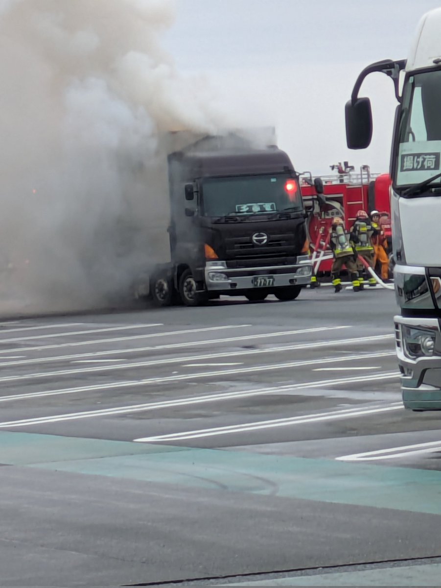 駿河湾沼津SA上りで車両火災