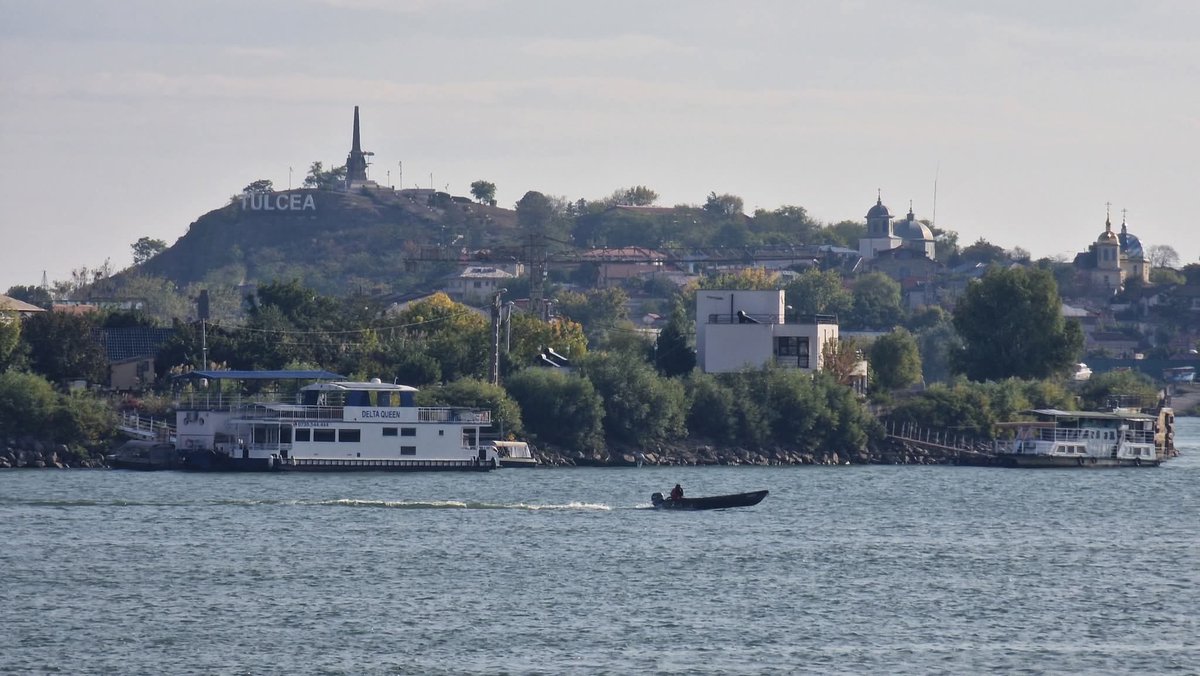 Travel_2Romania's tweet photo. Bună dimineața, Tulcea! ☕
#safcadeltatours
📷cipriansafca #Tulcea #Romania #deltadunarii #danubedelta #deltaqueen https://t.co/IudJE3HmSj