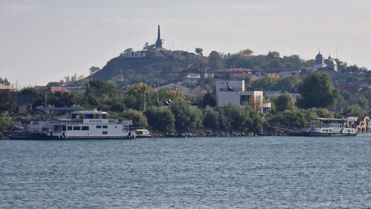 Travel_2Romania's tweet photo. Bună dimineața, Tulcea! ☕
#safcadeltatours
📷cipriansafca #Tulcea #Romania #deltadunarii #danubedelta #deltaqueen https://t.co/IudJE3HmSj