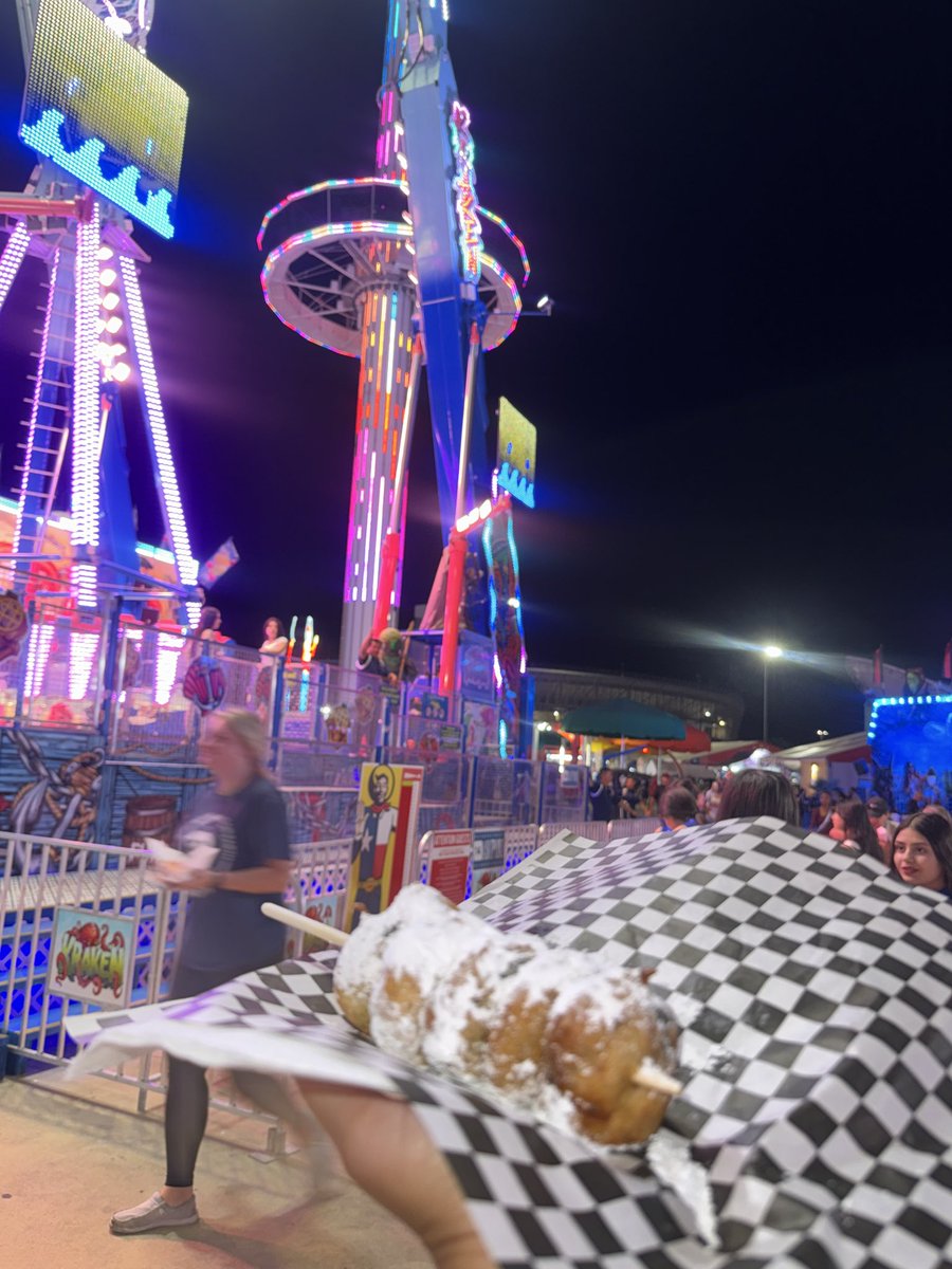 CandyLamb_'s tweet photo. I finally went to the State Fair of Texas today! Had funnel cake, fried Oreos, fried Snickers and pickle pizza, so yes, I’m officially a Dallasite now. That is all. Goodnight 😊🌃 (I didn’t it it all fyi lol)

 #StateFairOfTexas #StateFair #dtx https://t.co/7Ct29mGrXR