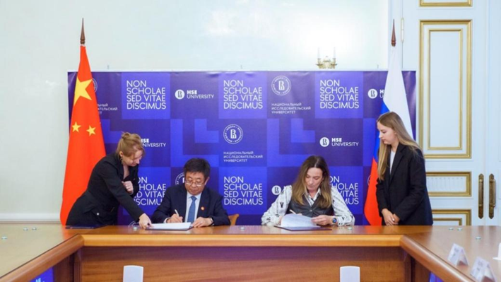 CUFE1949's tweet image. 🌍President Ma Haitao of #CUFE visited top Russian universities — UNECON, FA, and HSE — to deepen partnerships in education, research &amp;amp; innovation.

At UNECON&apos;s 95th anniversary &amp;amp; the Russia–China Economic Universities Forum, CUFE reaffirmed its commitment to stronger…