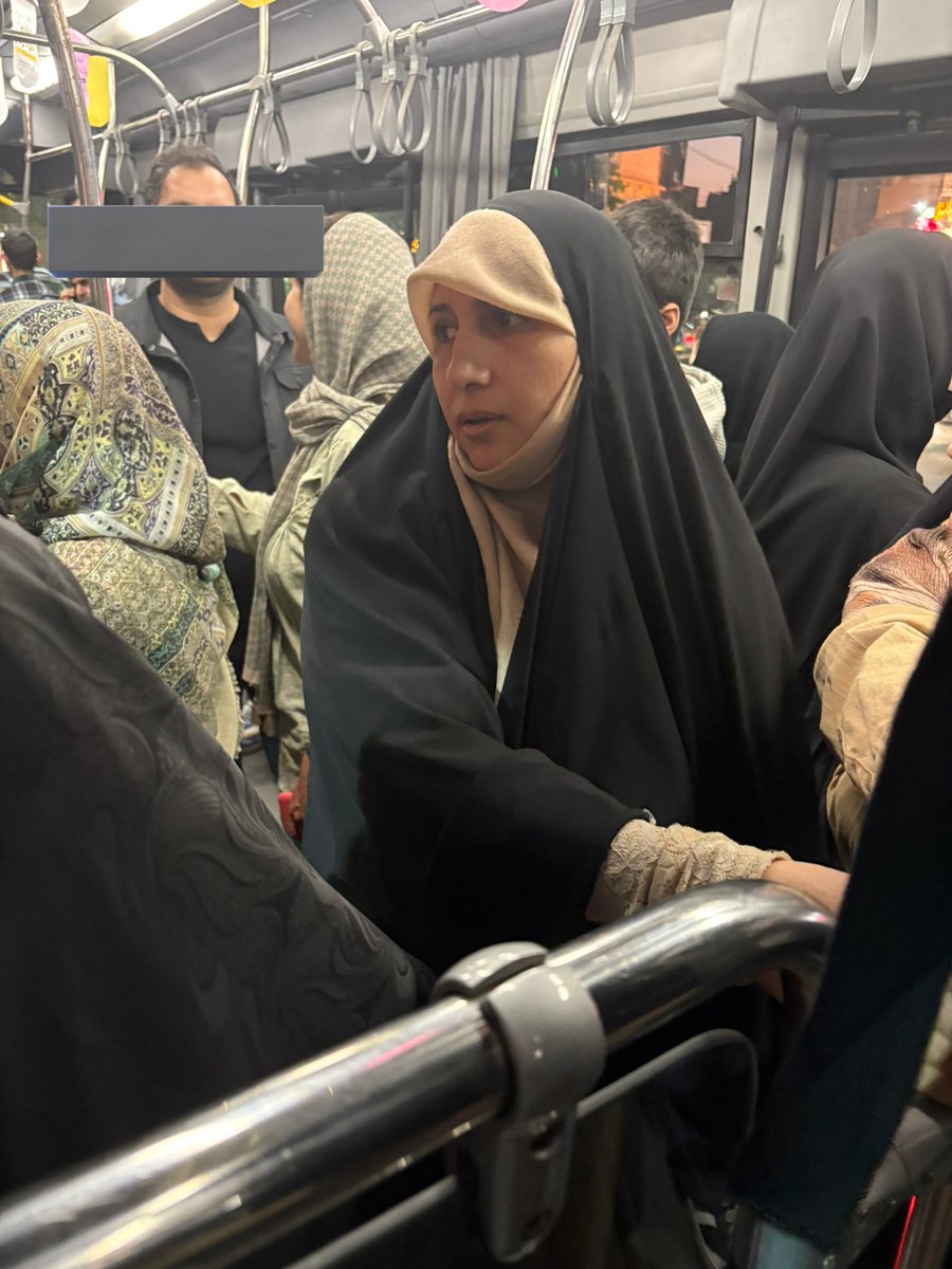 Gaffer_Wolf's tweet image. اینو امروز واسم فرستادن:
"تو اتوبوس با دوستم بودیم، شالش یه لحظه افتاد، یه زن ازش عکس گرفت. آروم گفتم "چرا عکس گرفتی؟ پاکش کن" و فقط به گوشیش اشاره کردم. یهو دستمو پیچوند و زد تو گوشم، بعدش فحش داد و دست دوستمو زخم کرد. هیچ کاری نتونستیم بکنیم.
امیدواریم عکسش پخش بشه حداقل."