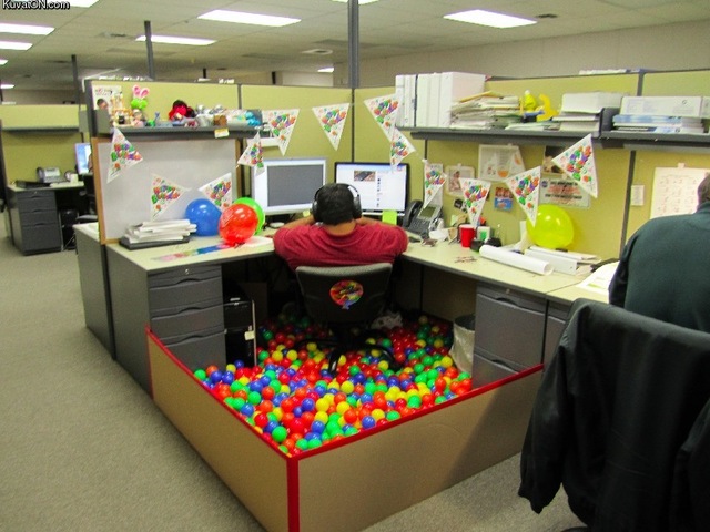 GagderX's tweet image. When the only way to survive office life is to bring your own ball pit 🎉😂

#OfficeLife #CubicleHumor #Adulting #WorkFun