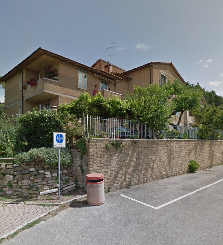 NalinisKitchen's tweet image. Move to this Italy village and receive ₹20 lakh.

An additional ₹6 lakh for transportation.

If you choose to rent, you get 2 years of free rent.

Currently, there are only 966 residents. To stop the population decline, local authorities have decided to attract new residents.