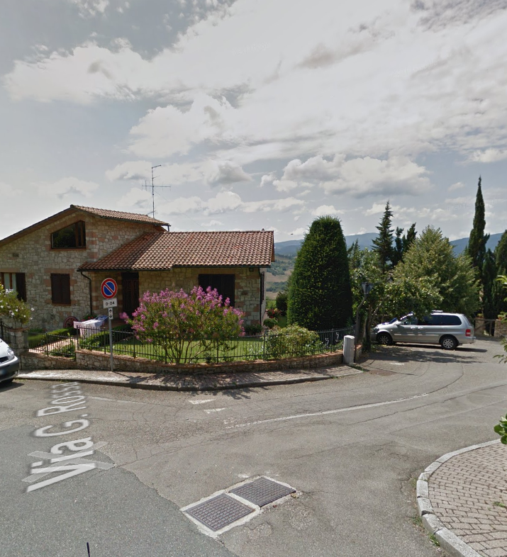 NalinisKitchen's tweet image. Move to this Italy village and receive ₹20 lakh.

An additional ₹6 lakh for transportation.

If you choose to rent, you get 2 years of free rent.

Currently, there are only 966 residents. To stop the population decline, local authorities have decided to attract new residents.