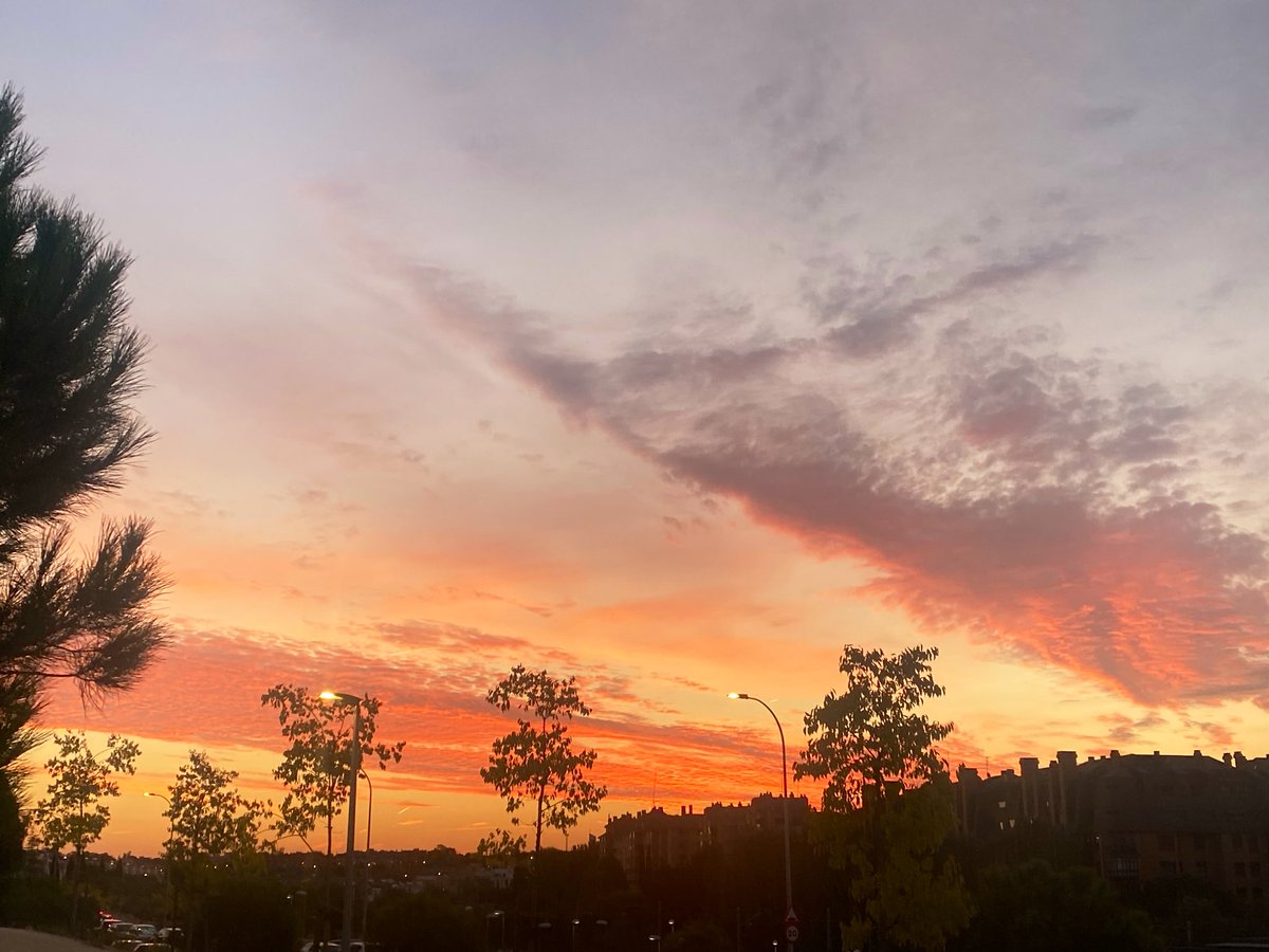 Buenos días, Madrid. Tú y tus cielos.