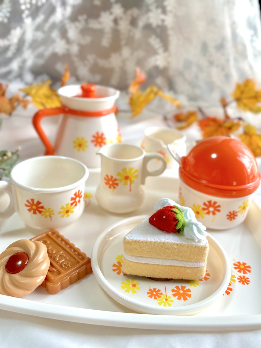 pre_memo_felt's tweet image. ずっとやってみたかった✨

アデリアレトロの純喫茶ごっこコーヒーセットとフェルトケーキ💕

カラフルな可愛い食器には、シンプルなケーキがよく似合う☺️

#アデリアレトロ
#フェルトケーキ